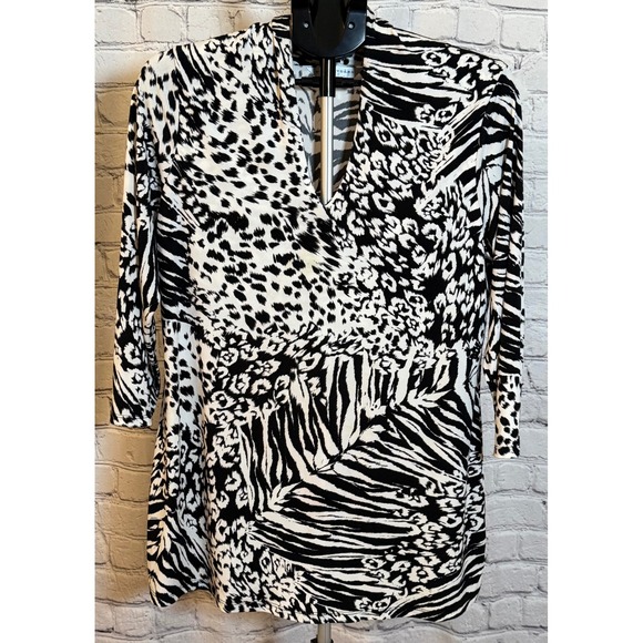 Peter Nygard Tops - Peter Nygard Womens Black White Animal Print V-Neck Tunic Top 3/4 Sleeve Large